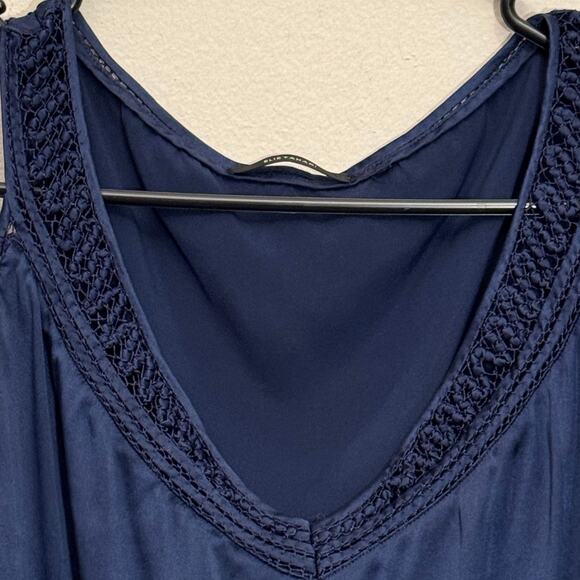 Elie Tahari Navy Bue Silk Blend Embroidered‎ Sleeveless Blouse Size XS Career - Picture 3 of 14